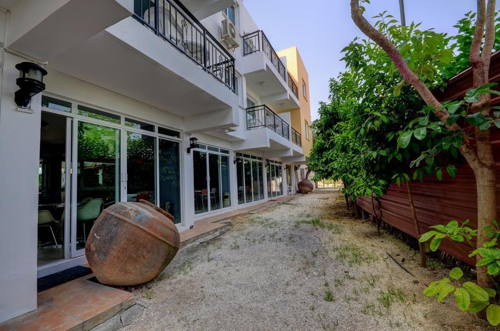 瑞纳斯旅游公寓式酒店 Polis 外观 照片